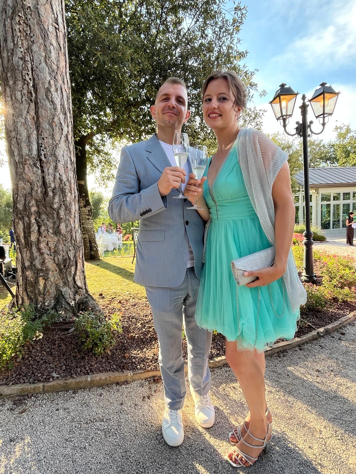 Lorenzo e Silvia a un matrimonio
